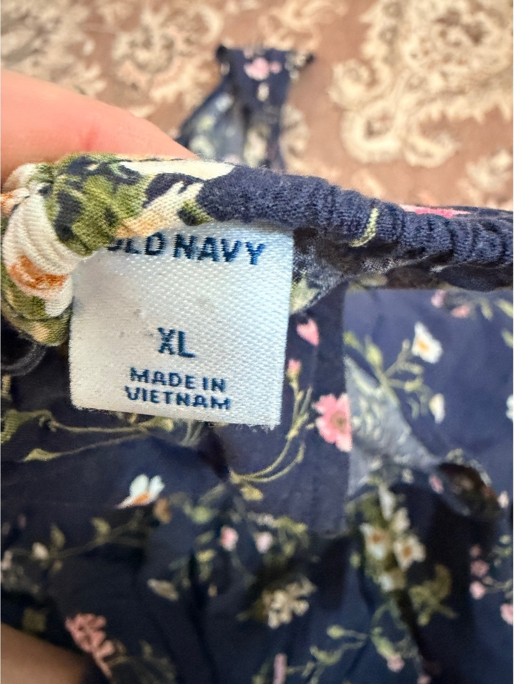 Women’s old navy romper - Picture 3 of 4